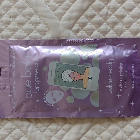 Que Bella Face Masks & Scrubs Bundle of 10 - Picture 4 of 11